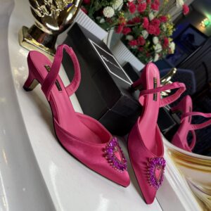 feet beauty kitten heel