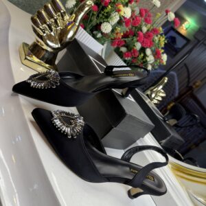 feet beauty kitten heel