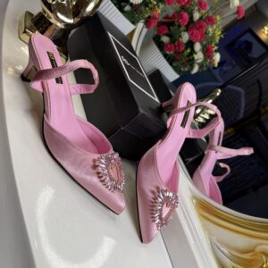feet beauty kitten heel